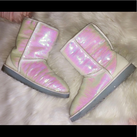holographic uggs